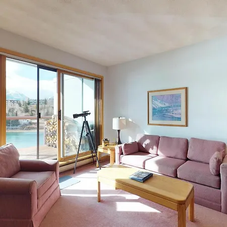 East Bay 6 Apartment